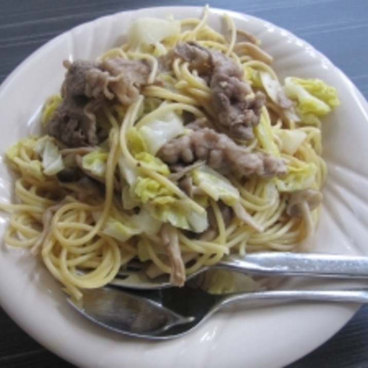 牛肉とキャベツのスパゲティ